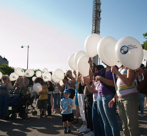 Társadalom - Eltûnt gyerekek világnapja