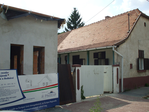 Budaors_hajlektalan_Voroskereszt3