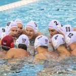 Kína - Vizes vb - Vízilabda - Magyarország-Montenegró  A magyar csapat csatakiáltása a Magyarország-Montenengró mérkőzés előtt a 14. FINA világbajnokságon Sanghajban. A Montenegró legjobbjai felett aratott 11-10 arányú egygólos győzelemmel kezdte meg szereplését csoportjában a magyar férfi vízilabda-válogatott. MTI Fotó: Kovács Anikó