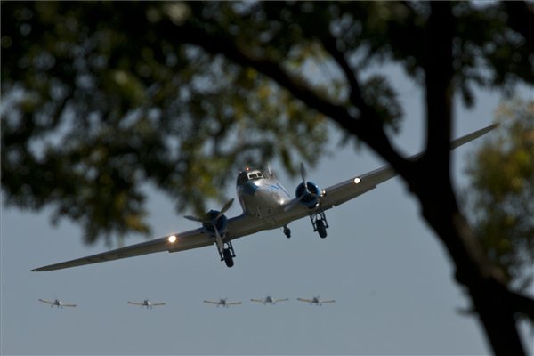 augusztus20_2011_vizi_legi_parade_Duna1