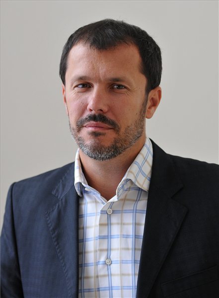 Giro_Szasz_Zoltan_kormanyszovivo1