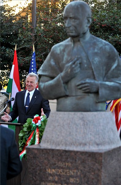 Schmitt_Pal_Cleveland_Ohio_Mindszenty_Szobor