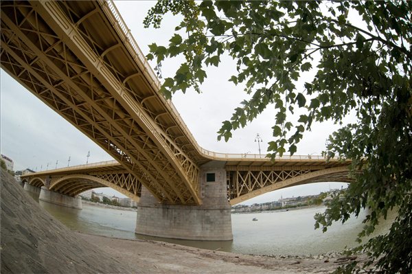 Margit_hid_szarnyhidak