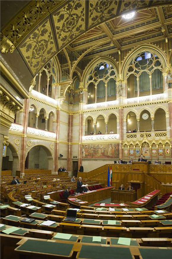 orszaggyules_parlament_ulesterem
