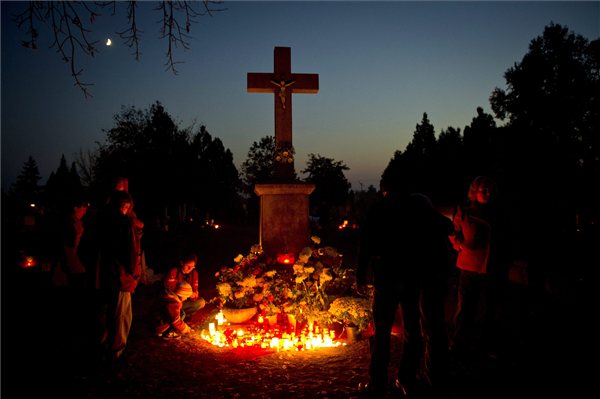 Mindenszentek_halottak_napja_Dunaharaszti