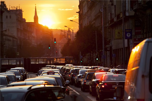 auto_kozlekedes_dugo