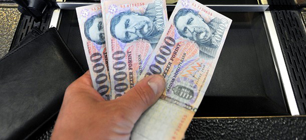 forint_penz_penzvaltas_fizetes_arfolyam
