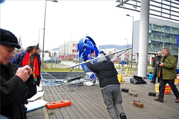 ledontottek_a_kordonokat_MTVA_02