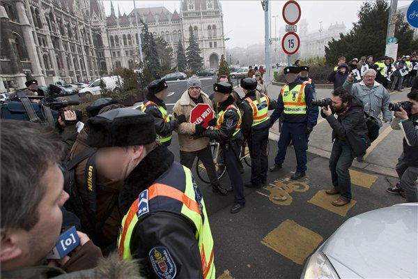 lmp_demonstracio_2011dec_01