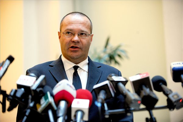 Toth_Mikos_dekan_SE_TSK_plagiumgyanu