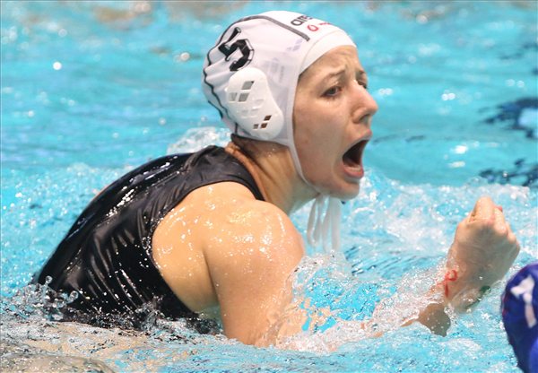 vizilabda_noi_eb2012_magyaro_oroszo1