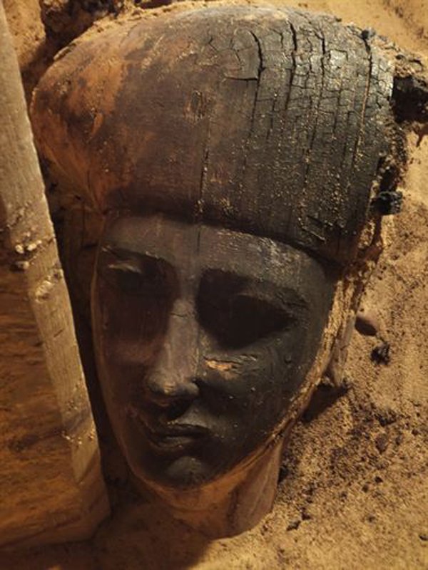 20_mumiat_fedeztek_fel