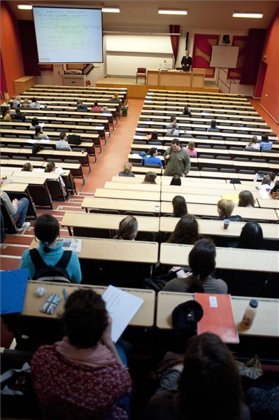 BGF_felsooktatas_eloadoterem