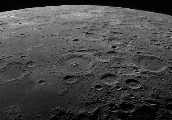 Hold_Petavius_krater