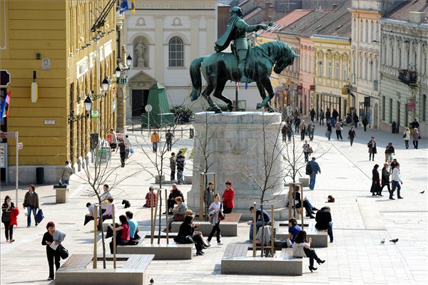 Pecs_Szechenyi_ter_2012tavasz