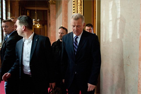 Schmitt_Pal_parlament_2012_03_30_interju_utan2