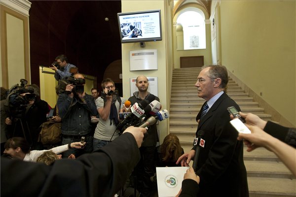 Tulassay_tivadar_Semmelweis_kisdoktori_visszavo