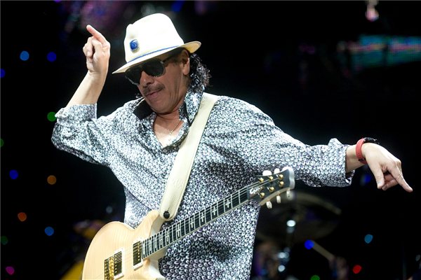 Carlos_Santana_2011_Budapest