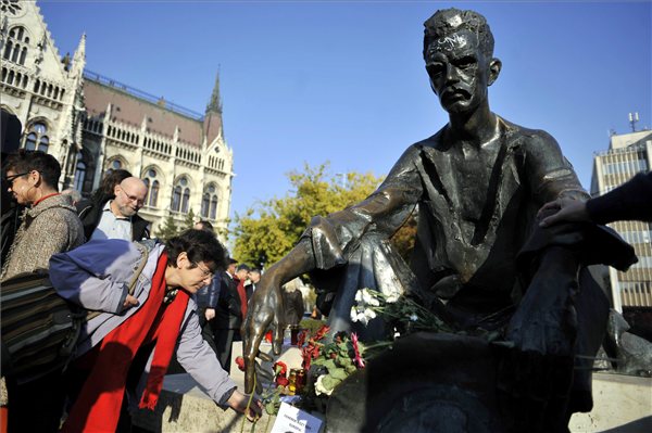 Jozsef_Attila_szobra_