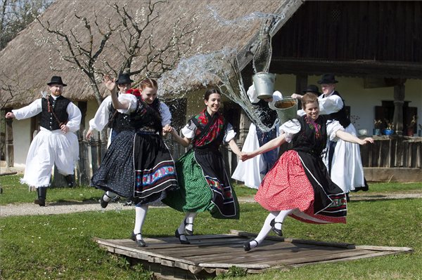 husveti_locsolas_Somogy_Tancegyuttes2