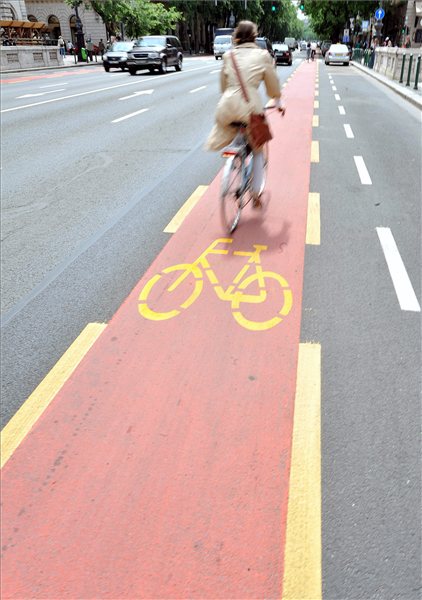 Andrassy_ut_biciklisav0