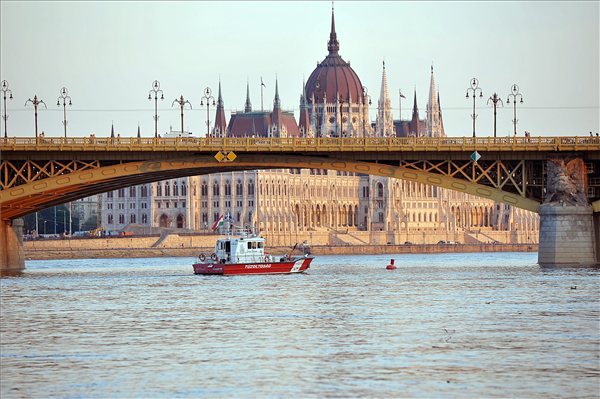 Margit_sziget_hid_parlament_hajo_duna