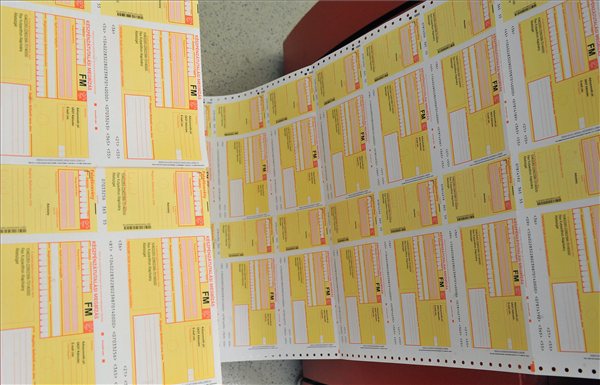 sarga_csekk_boritekolas_posta