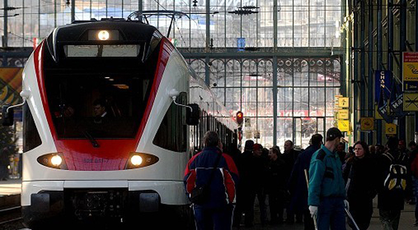 vonat_mav_palyaudvar_kozlekedes_allomas