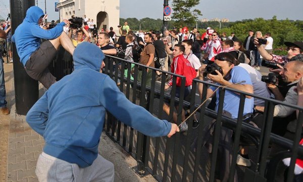 lengyel_huliganok_orosz_szurkolok_foci_eb_2012