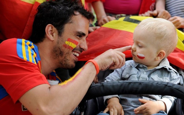 spanyol_szurkolo_focieb2012
