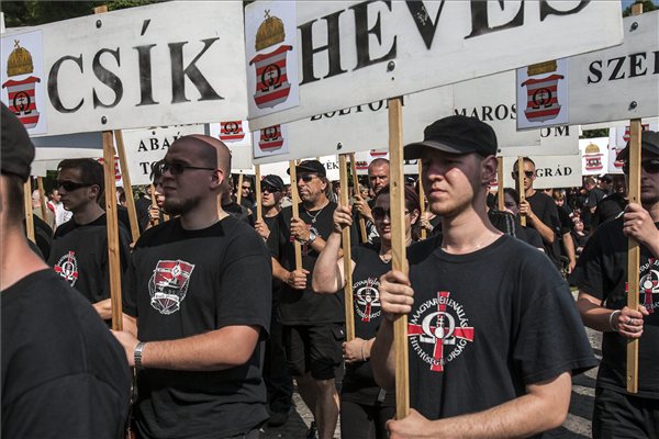 trianon_elleni_tuntetetes_Bp_2012_0