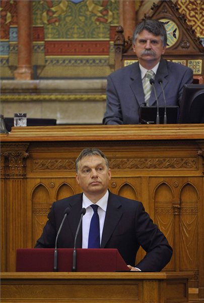 orban_parlament_01