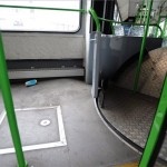 Budapest, 2012. július 14. A fővárosi Boráros téren műszakilag meghibásodott autóbusz felgyűrt padlózata és felnyílt csuklója. A busz sofőrjének harminc méter után sikerült megállítania a járművet, amelynek műszaki hiba miatt maximumra felpörgött a motorja, előretolva ezzel a csuklójánál derékszögbe álló járművet, amelyen utasok is voltak, de személyi sérülés nem történt. MTI Fotó: Mihádák Zoltán