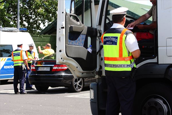 rendorsegi_ellenorzes_m7_kitereleses0