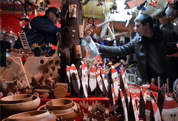 karacsonyi_vasar_vorosmarty_ter2012_budapest1