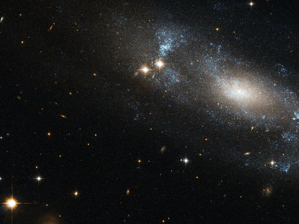 megereszkedett_spiralgalaxis_hubble2012
