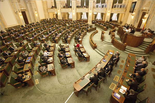 roman_szenatus_ulesterme_0_parlament