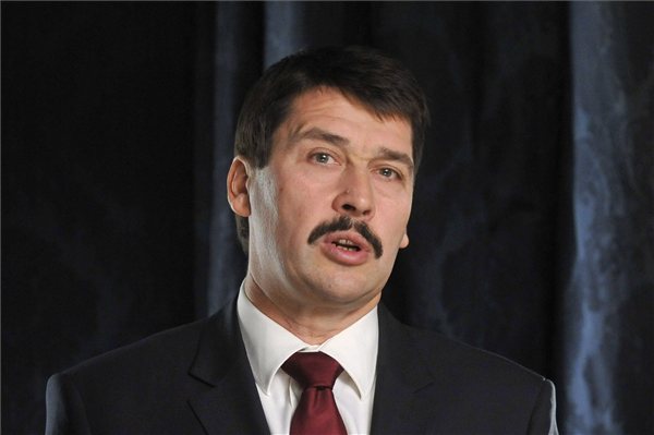 ader_j__2013ujevi_beszed