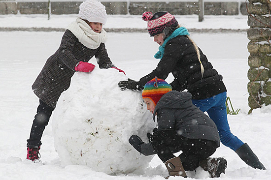 holabda_gyerekek_tel_ho_jatek