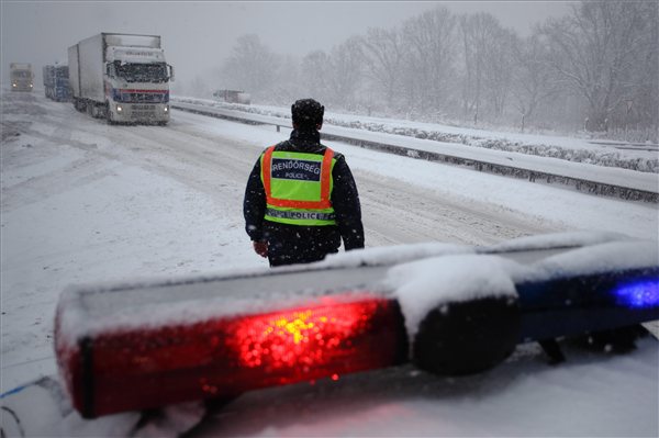 kozuti_ellenorzes_rendorseg_kozlekedes_tel_havazas_0