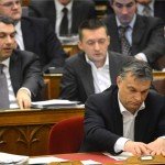 uj_ptk_szavazas_orban_v_parlament2013febr11