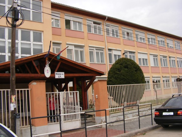 A Leopold Mozart Zeneiskola bejárata