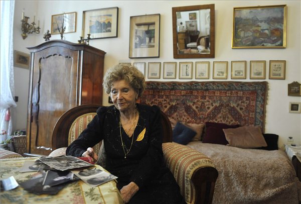 Schubert_Eva_kossuth_dijas_jpg