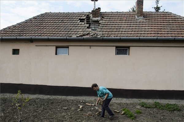 foldrenges_megrongalodott_haz