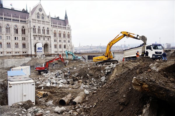 kossuth_ter_atepetese_000_2013apr