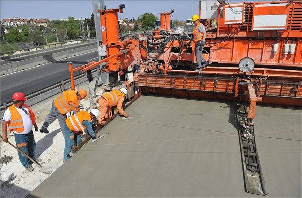 m0_deli_szektor_epitese0_2013apr27