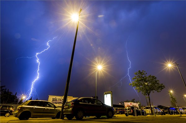 vihar_villamlas_eso_bp2_2013majus2