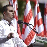 Vona Gábor, a Jobbik elnöke a párt demonstrációján a budapesti Vértanúk terén 2013. május 4-én. A rendőrség által betiltott, de bírósági döntéssel utóbb engedélyezett tüntetést a bolsevizmus és a cionizmus áldozatainak emlékére hirdették meg. MTI Fotó: Beliczay László