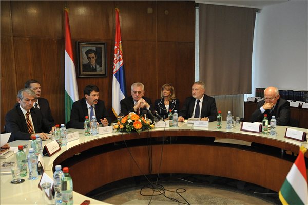 Ader_szerbia_Nikolics_kollektiv_bunosseg