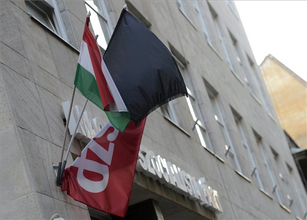 horn_gyula_halala_mszp_szekhaz2_2013jun19